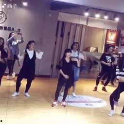 成人简单舞蹈操视频,轻松入门成人简易健身操