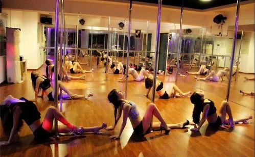 成人简单舞蹈操视频,轻松入门成人简易健身操