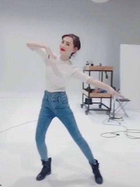 直播成人高腰裤视频,重塑身形，演绎潮流风采