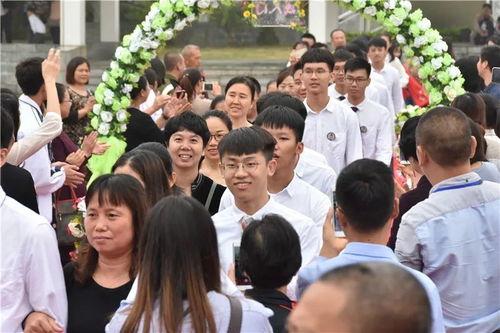 成人礼对孩子的视频,成人礼，孩子人生新篇章的启航