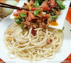 女孩吃成人拌面视频大全,美味与挑战并存！