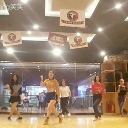 小芳舞蹈成人舞蹈视频,成人舞蹈视频教程，轻松入门舞动人生