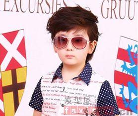 成人男士小孩剪发视频,男士与小孩剪发视频教程