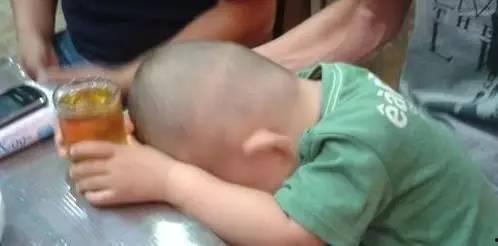 成人舔下体坐椅视频