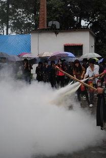 成人学校防火演练视频,实战演练筑牢安全防线